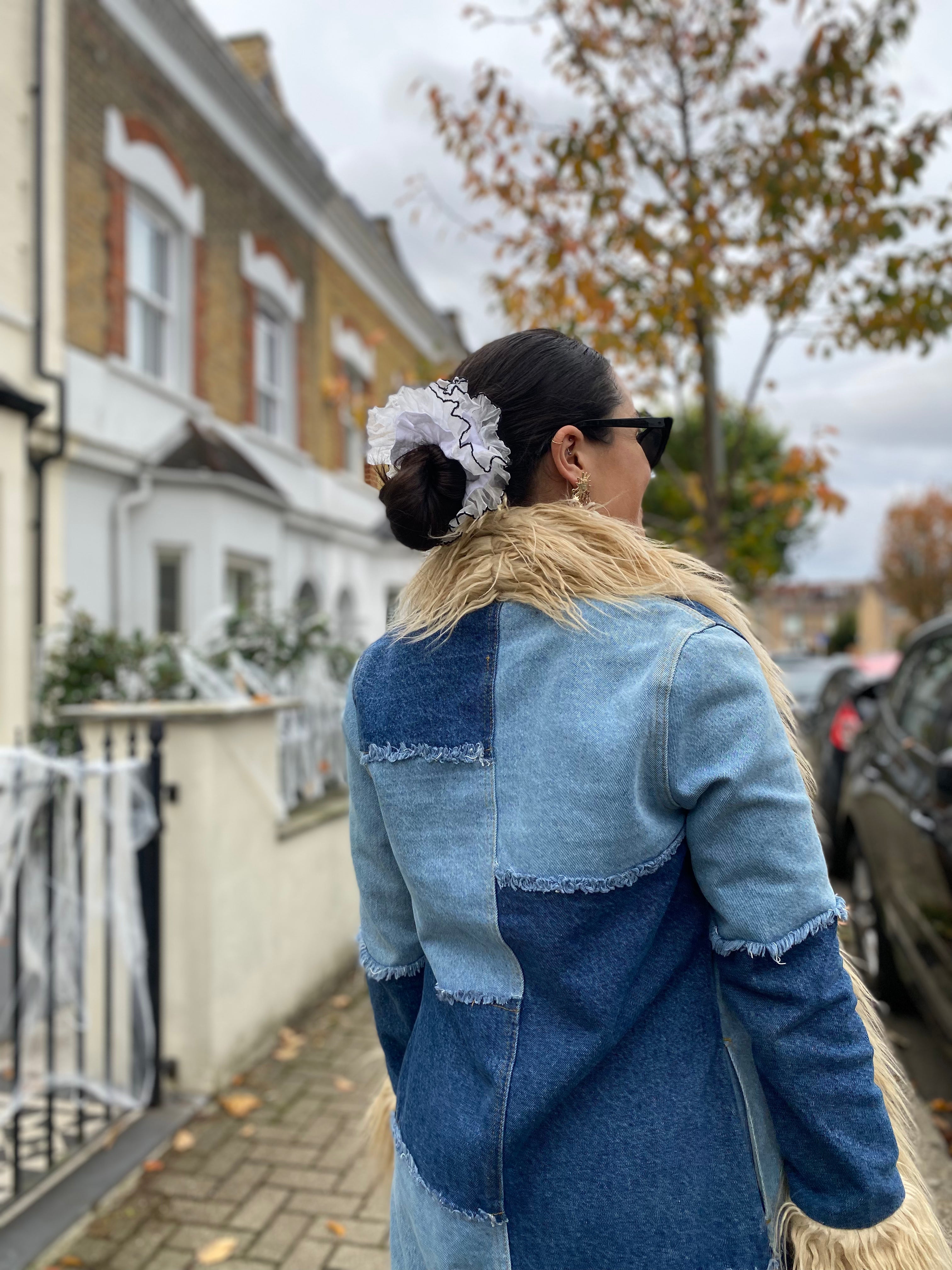 'White Christmas' Iconic Ruffle - White and black
