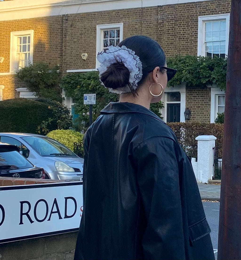'White Christmas' Iconic Ruffle - White and black