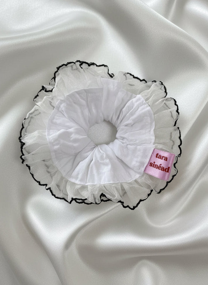 'White Christmas' Iconic Ruffle - White and black