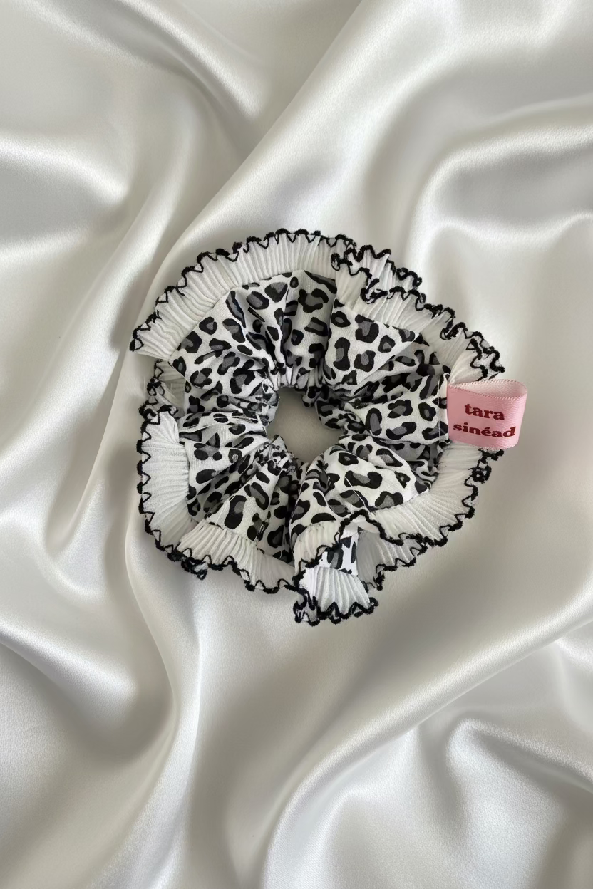 Snow Leopard-Iconic Ruffle