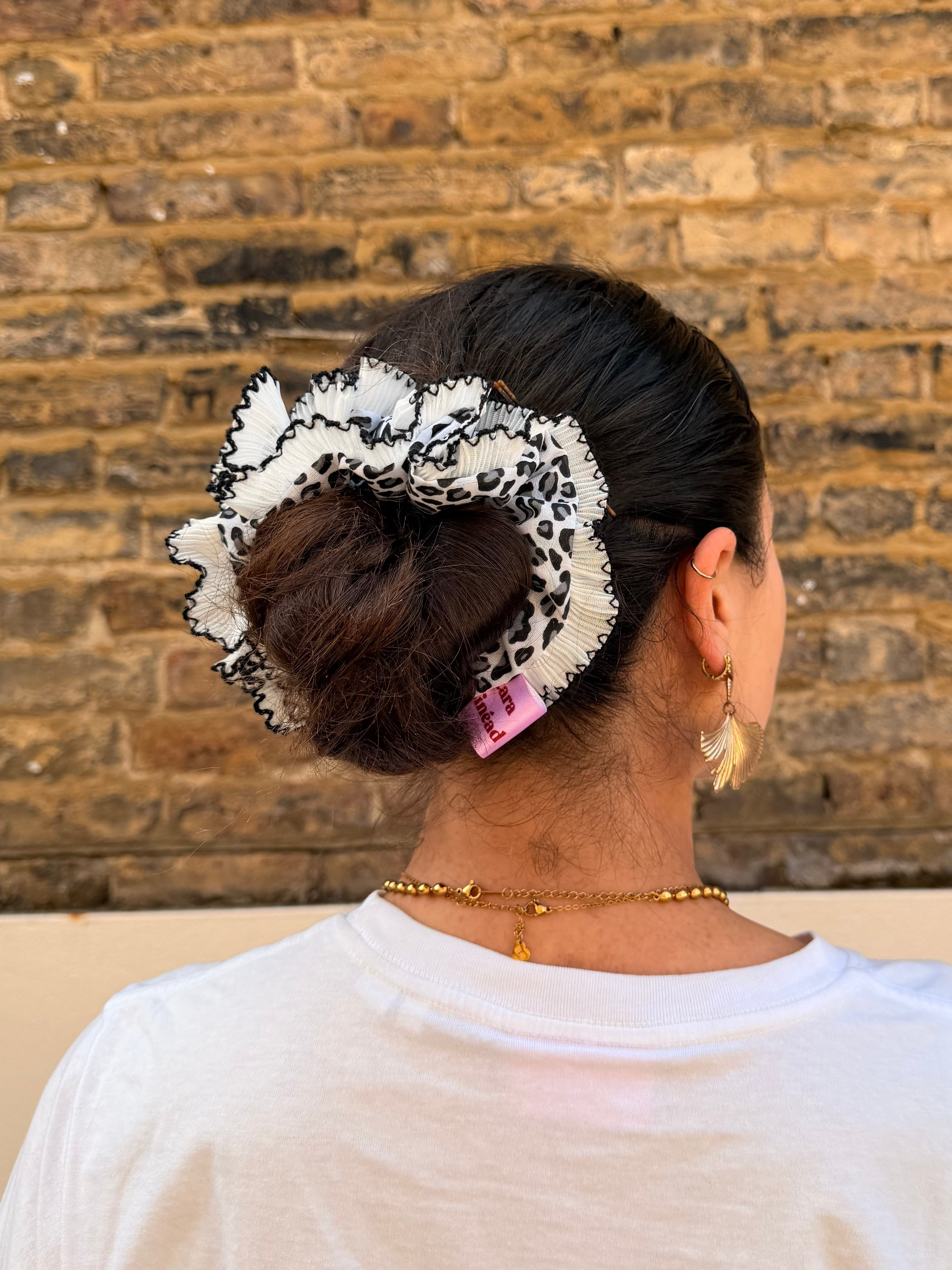 Snow Leopard-Iconic Ruffle