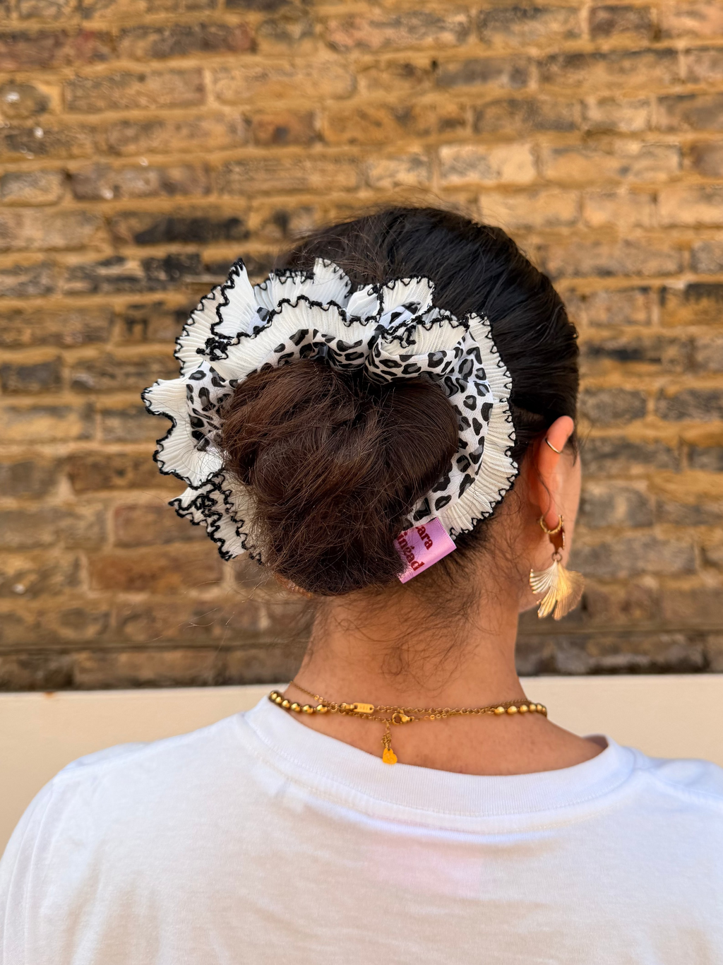 Snow Leopard-Iconic Ruffle