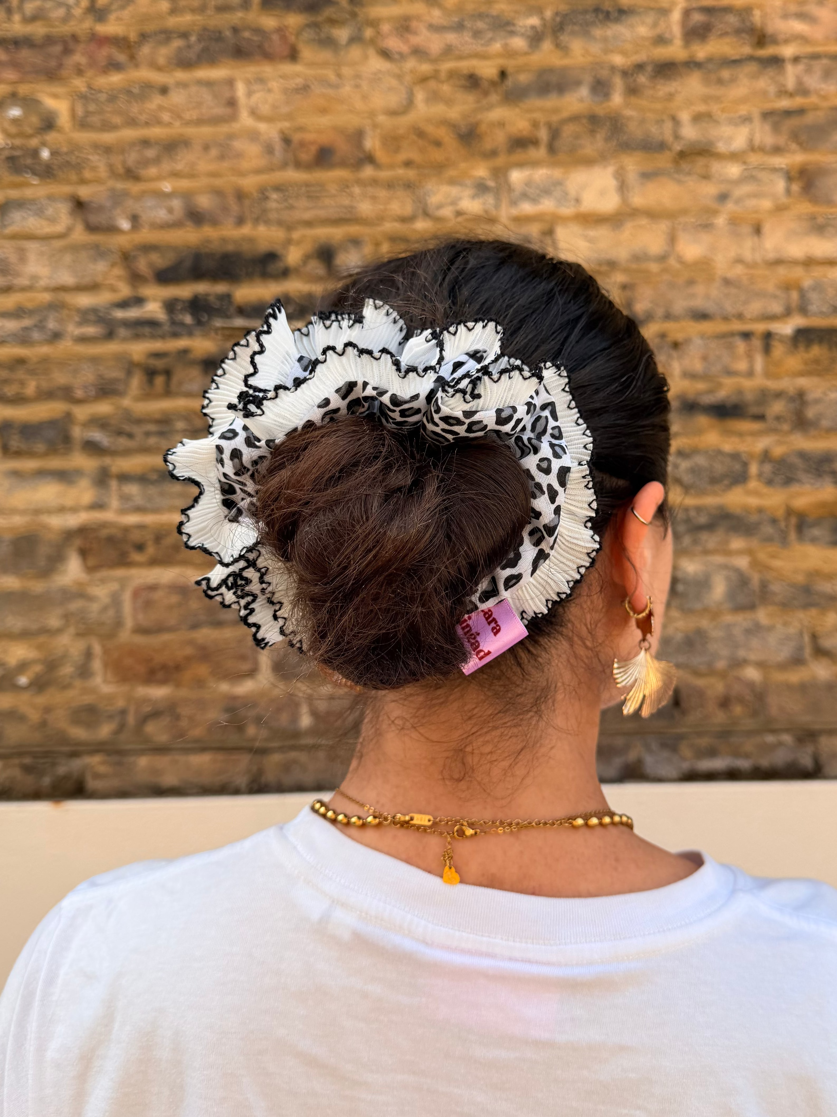 Snow Leopard-Iconic Ruffle